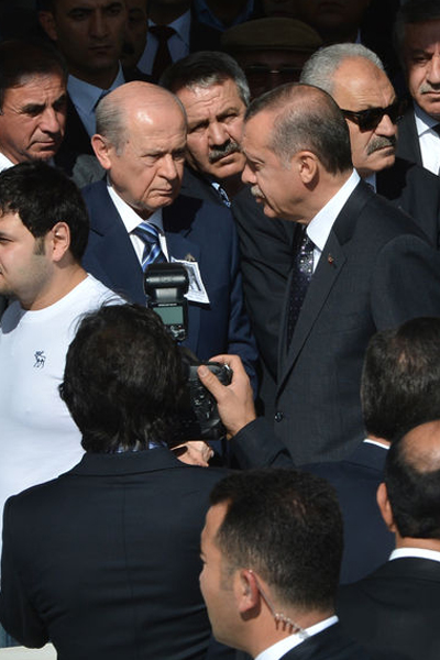 Cenaze Töreninde Erdoğan ile Bahçeli Arasında Soğuk Rüzgarla