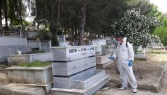 Mezarlıklarda koronavirüs önlemi alındı
