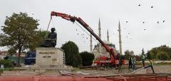 Mimar Sinan ve Fatih heykelleri kaldırıldı