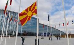 Kuzey Makedonya'nın bayrağı NATO'da göndere çekildi