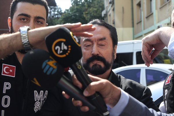 Mahkemeden Adnan Oktar Kararı