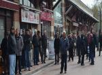 Yumurta almak için uzun kuyruk oluşturdular