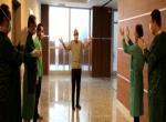 Koronayı yenen doktor alkışlarla uğurlandı