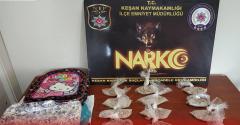 Evin penceresinden atılan çantadan uyuşturucu çıktı