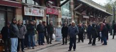 Yumurta almak için uzun kuyruk oluşturdular