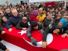 Şehit uzman çavuşu binler uğurladı
